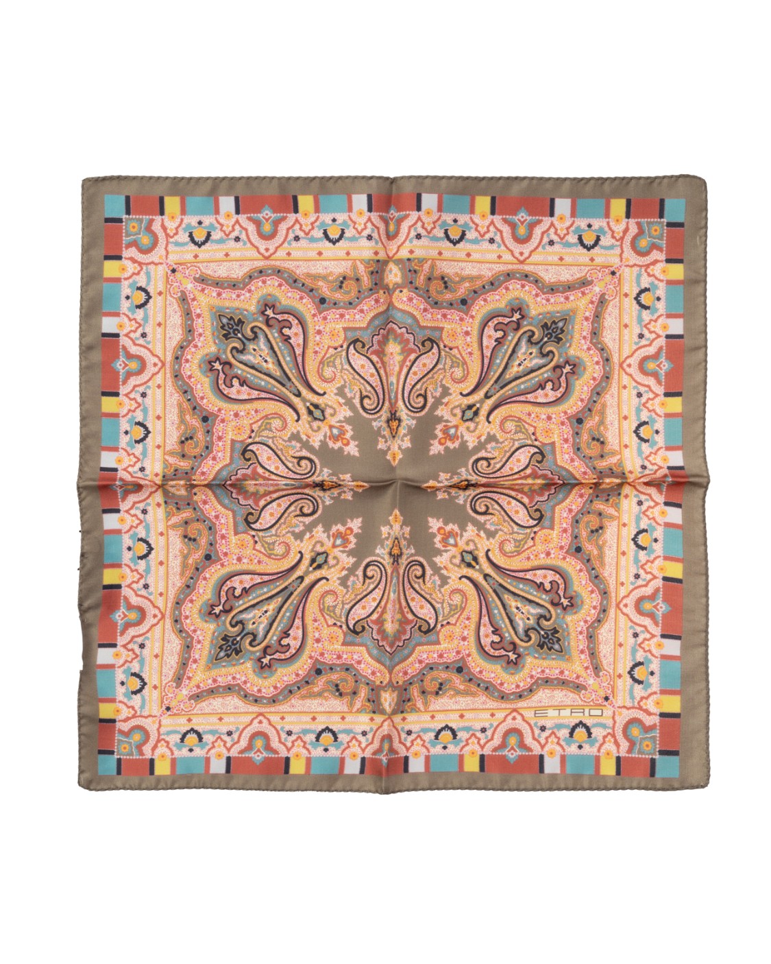 shop ETRO  Pochette Uomo: Etro fazzoletto da taschino in seta, decorato da una stampa Paisley ornamentale con bordatura arlecchino multicolor.
Dimensioni: 43 x 43 cm.
Composizione: 100% Seta.
Fabbricato in Italia.. 1T199 9674-0201 number 7825375